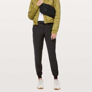 Lululemon - Black On The Fly Jogger